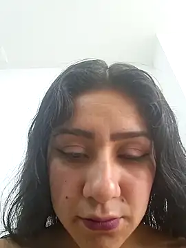 CAROLINE  07 online show from November 27, 2025, 12:29 pm