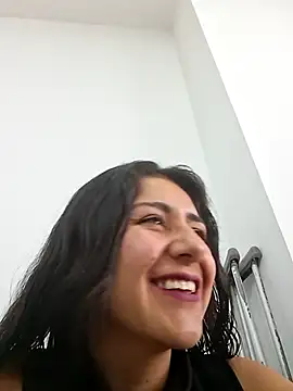 CAROLINE  07 online show from December 3, 2025, 1:31 pm