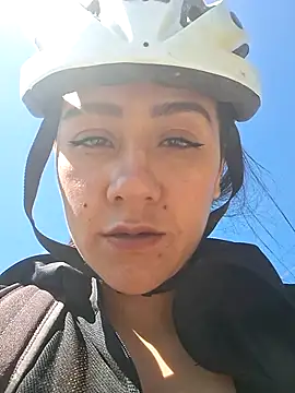 CAROLINE  07 online show from February 26, 2026, 2:38 pm