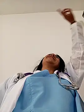 CAROLINE  07 online show from April 15, 2026, 10:32 pm