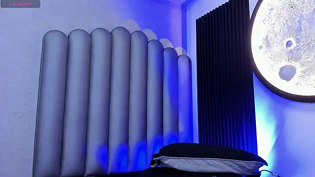  Leohot  online show from November 23, 2025, 3:39 am