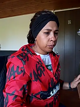 IVONNE COLLINS33 online show from December 3, 2025, 2:59 pm