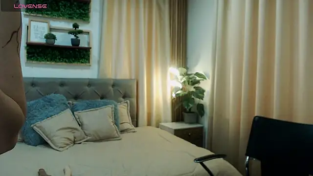 Snapshot of zohet_kriss chatting on October 21, 2025, 2:40 pm zohet kriss online show from October 21, 2025, 2:40 pm