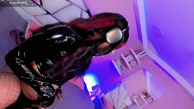 Ariia-janee online show from November 4, 2025, 6:01 am