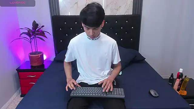 OnlyJos online show from October 5, 2025, 1:20 pm