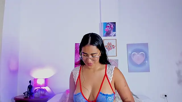 Snapshot of tyra_bankss_ chatting on October 10, 2025, 7:13 pm tyra bankss online show from October 10, 2025, 7:13 pm