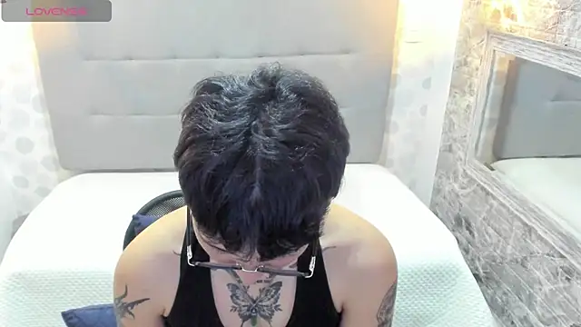 Snapshot of emahills__axelrose chatting on September 16, 2025, 1:17 am emahills axelrose online show from September 16, 2025, 1:17 am