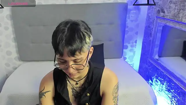 Snapshot of emahills__axelrose chatting on September 20, 2025, 2:23 am emahills axelrose online show from September 20, 2025, 2:23 am