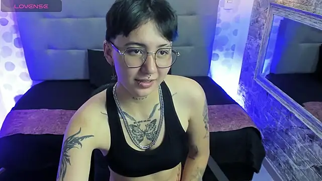 Snapshot of emahills__axelrose chatting on September 22, 2025, 8:33 pm emahills axelrose online show from September 22, 2025, 8:33 pm