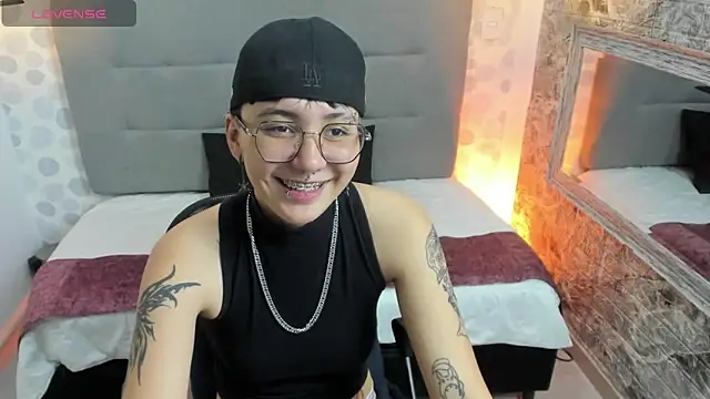 Snapshot of emahills__axelrose chatting on October 2, 2025, 11:12 pm emahills axelrose online show from October 2, 2025, 11:12 pm