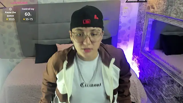 Snapshot of emahills__axelrose chatting on October 9, 2025, 1:36 am emahills axelrose online show from October 9, 2025, 1:36 am