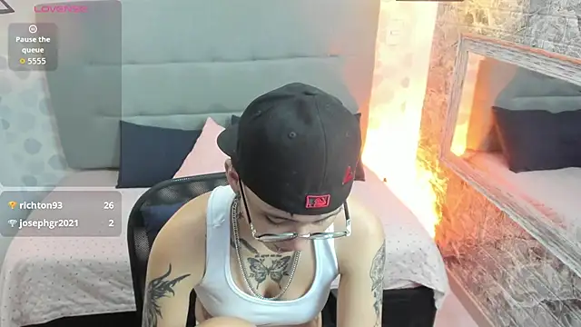 Snapshot of emahills__axelrose chatting on October 9, 2025, 1:42 pm emahills axelrose online show from October 9, 2025, 1:42 pm