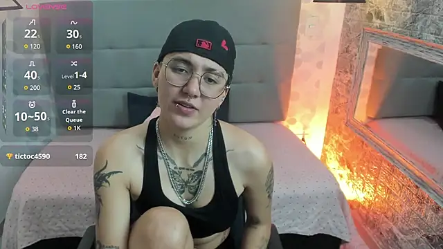 Snapshot of emahills__axelrose chatting on October 13, 2025, 3:06 am emahills axelrose online show from October 13, 2025, 3:06 am