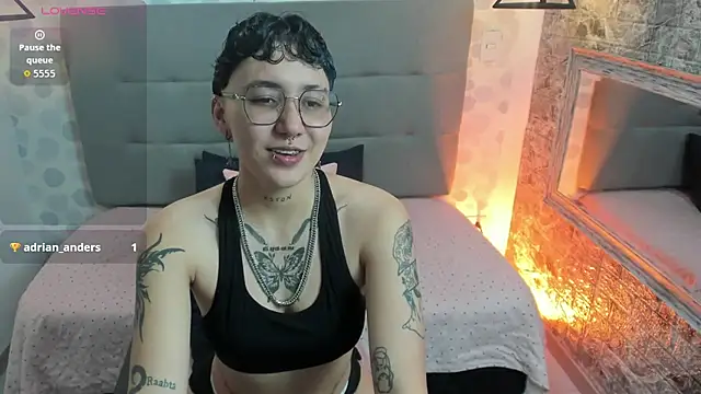 Snapshot of emahills__axelrose chatting on October 14, 2025, 3:40 am emahills axelrose online show from October 14, 2025, 3:40 am