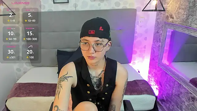 Snapshot of emahills__axelrose chatting on October 18, 2025, 1:08 am emahills axelrose online show from October 18, 2025, 1:08 am