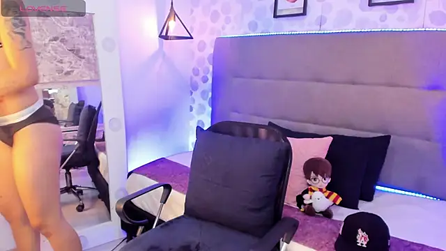 Snapshot of emahills__axelrose chatting on October 29, 2025, 1:52 am emahills axelrose online show from October 29, 2025, 1:52 am