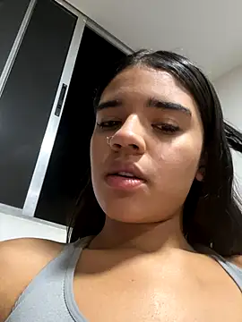 Snapshot of Miagomezx chatting on November 3, 2025, 12:02 am Miagomezx online show from November 3, 2025, 12:02 am