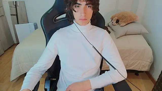 Nude Boy18 online show from February 19, 2026, 3:24 am