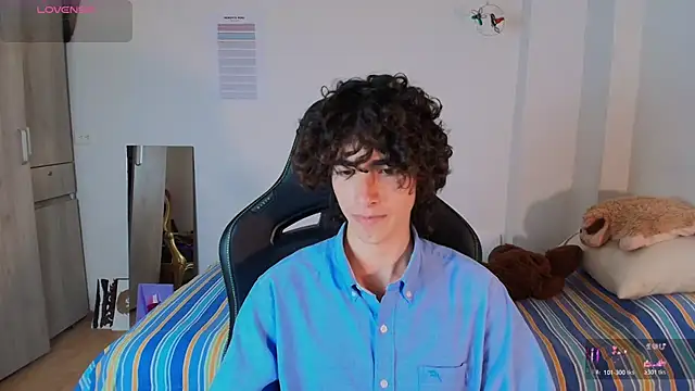 Nude Boy18 online show from March 5, 2026, 9:22 pm