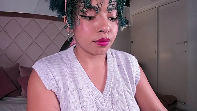 momo ayasse online show from November 11, 2025, 9:48 pm