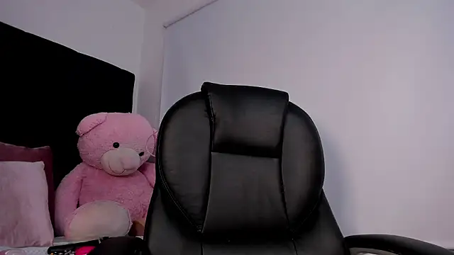 momo ayasse online show from February 28, 2026, 3:40 am