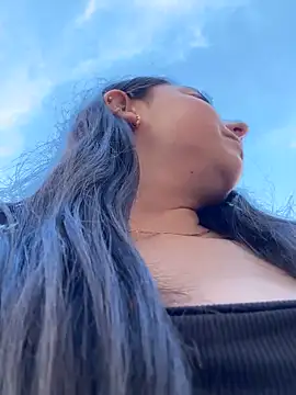 Snapshot of Dulce_1408 chatting on October 14, 2025, 8:31 pm Dulce 1408 online show from October 14, 2025, 8:31 pm