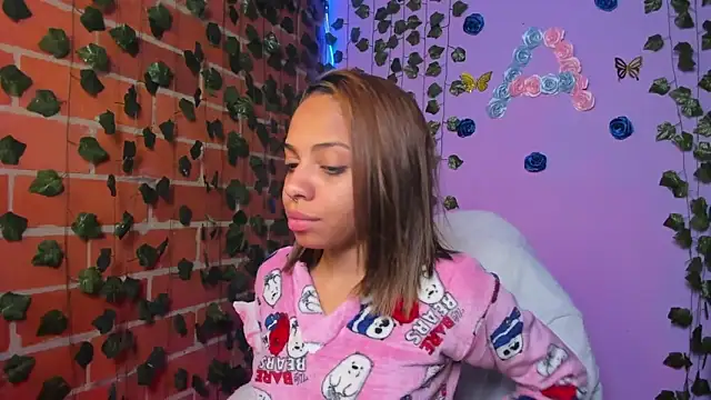 yumi hanna online show from October 26, 2025, 4:18 am