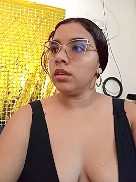 BristlyLovebird online show from September 19, 2025, 2:18 pm