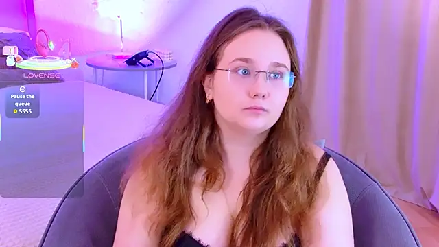 VelvetVixenCute online show from November 5, 2025, 5:29 am