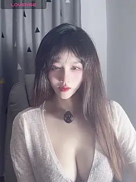 annacc999 online show from September 17, 2025, 1:46 pm