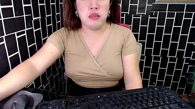 xUrDreamSlutWhore online show from September 9, 2025, 4:06 pm