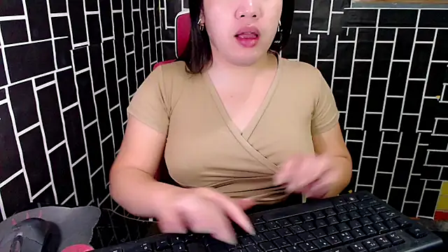 xUrDreamSlutWhore online show from September 16, 2025, 9:16 pm