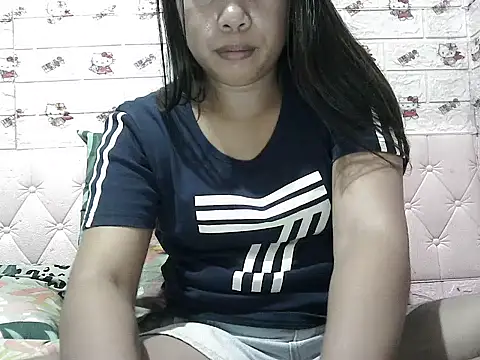 Snapshot of Pilipinalyn23 chatting on May 10, 2026, 3:33 am Pilipinalyn23 online show from May 10, 2026, 3:33 am