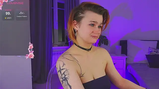 Peach Avalanche online show from November 6, 2025, 8:32 pm