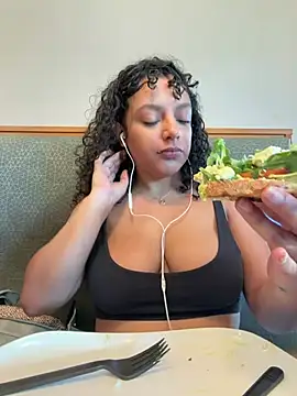 allybluee777 online show from February 24, 2026, 1:31 pm