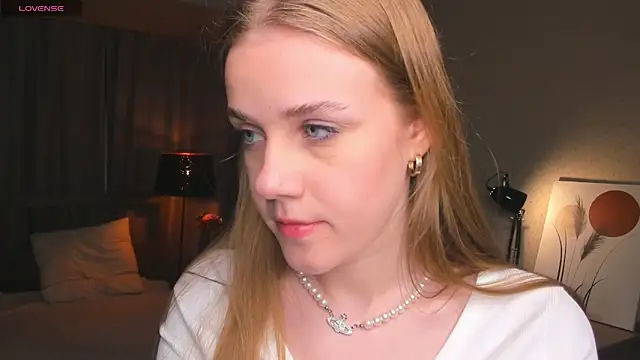 OdellaFrake online show from September 12, 2025, 8:09 pm