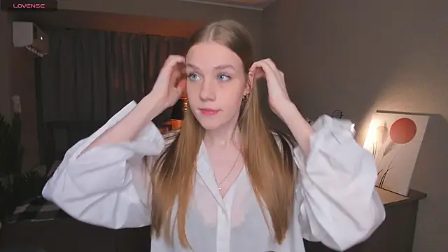 OdellaFrake online show from October 10, 2025, 7:35 pm