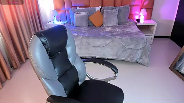 Snapshot of Catti_Brie chatting on November 7, 2025, 11:54 am Catti Brie online show from November 7, 2025, 11:54 am