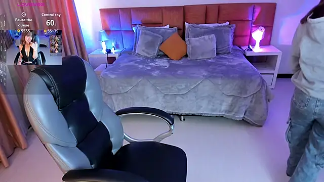 Snapshot of Catti_Brie chatting on November 9, 2025, 11:19 am Catti Brie online show from November 9, 2025, 11:19 am