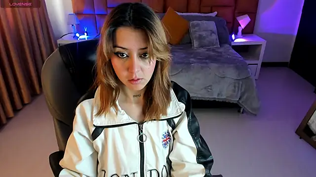 Snapshot of Catti_Brie chatting on November 10, 2025, 11:53 am Catti Brie online show from November 10, 2025, 11:53 am