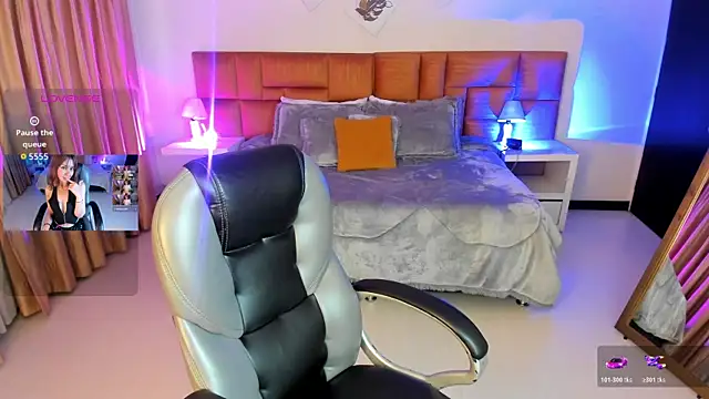 Snapshot of Catti_Brie chatting on November 15, 2025, 11:40 am Catti Brie online show from November 15, 2025, 11:40 am