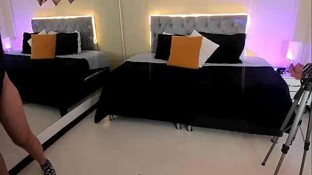 Snapshot of Catti_Brie chatting on November 26, 2025, 12:28 pm Catti Brie online show from November 26, 2025, 12:28 pm