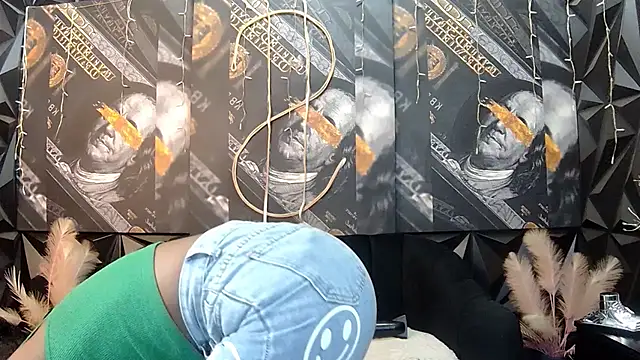 Lilmisbaddyxxx online show from December 15, 2025, 5:17 pm