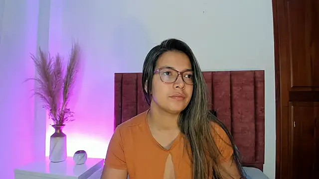 EllieFontanes online show from September 18, 2025, 6:43 pm