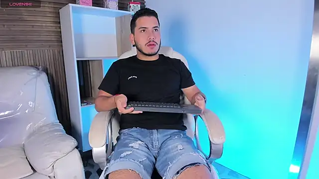 Axel grey  online show from October 8, 2025, 12:14 pm