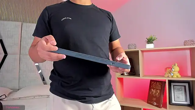 Axel grey  online show from April 4, 2026, 12:46 pm