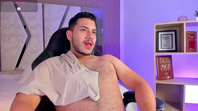 Snapshot of Axel_grey_ chatting on April 18, 2026, 7:07 pm Axel grey online show from April 18, 2026, 7:07 pm