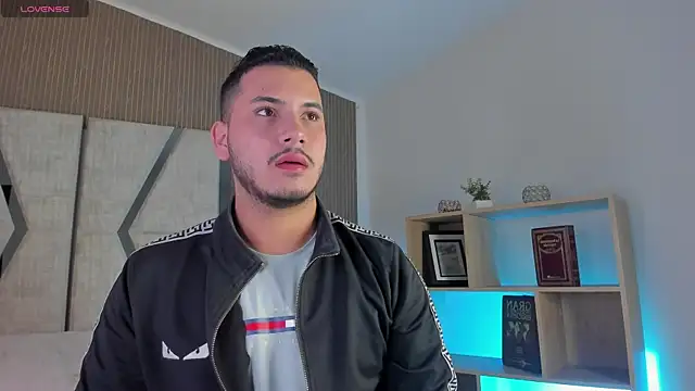 Snapshot of Axel_grey_ chatting on April 30, 2026, 12:22 pm Axel grey online show from April 30, 2026, 12:22 pm