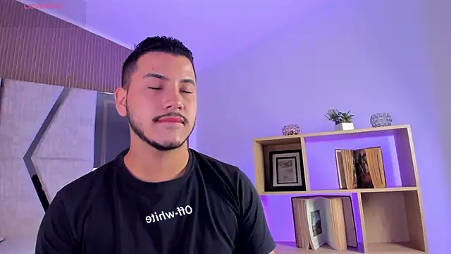 Snapshot of Axel_grey_ chatting on May 5, 2026, 12:46 pm Axel grey online show from May 5, 2026, 12:46 pm