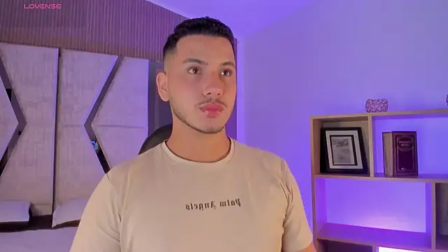 Snapshot of Axel_grey_ chatting on May 29, 2026, 12:14 pm Axel grey online show from May 29, 2026, 12:14 pm